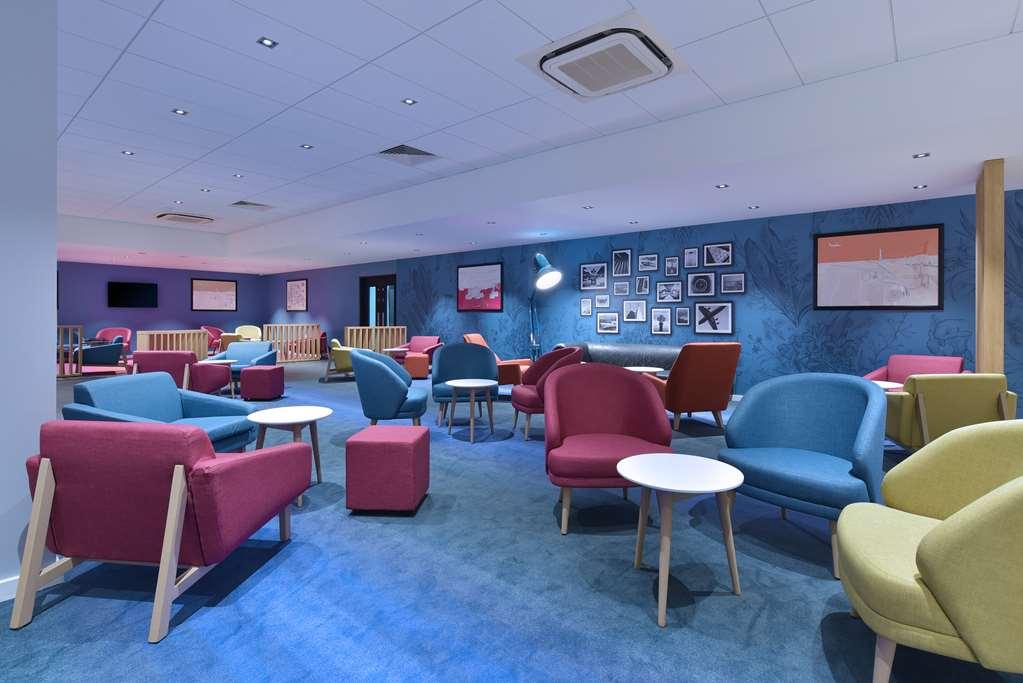Mercure London Gatwick Airport Хорли Ресторан фото